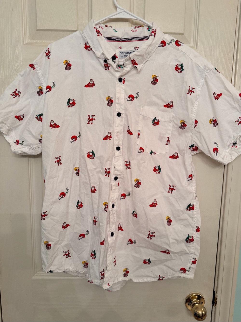 Men's White Short-Sleeve Holiday Print Button-Down Shirt